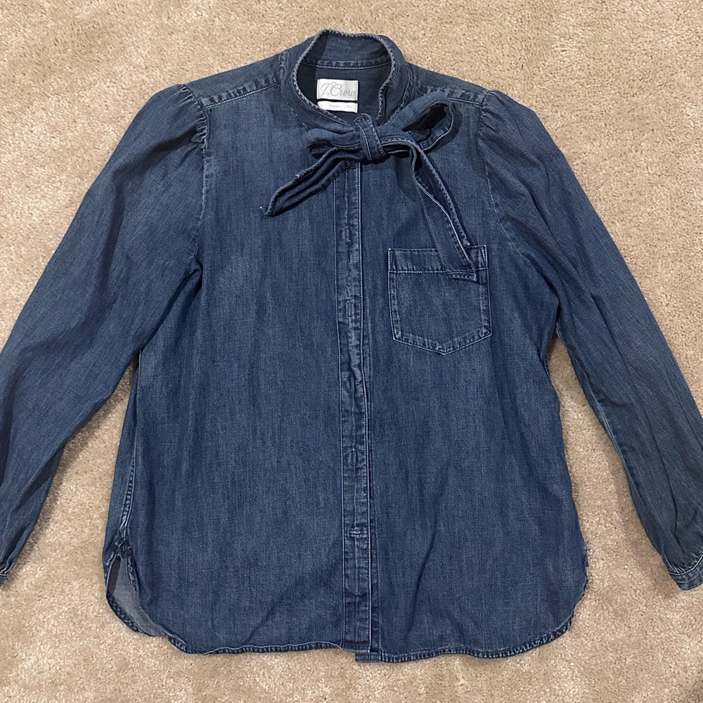 Jcrew tie-neck chambray shirt. Classic fit. Size 12.